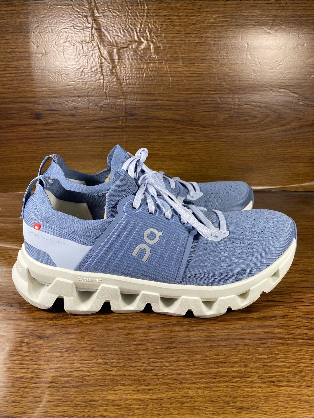 On Cloudswift women’s shoe size 8